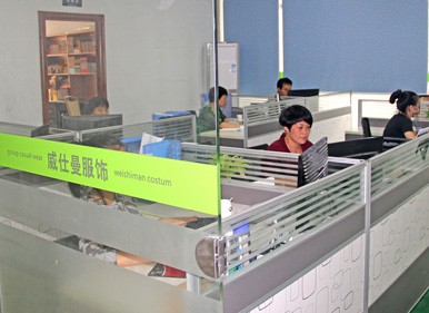 頂尖設計團隊為世界百強企業量身定制團體休閑服飾